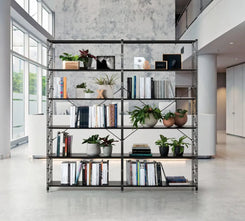 Libreria Agorà, sistema di scaffalature modulare in metallo